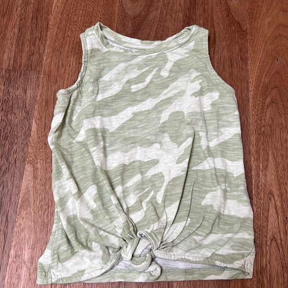 Lots of clothes ranging from 3T-5T - brands vary - Picture 2 of 16